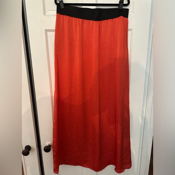 BAR III Flowy Mild Red Crinkle Maxi Skirt - Picture 4 of 4